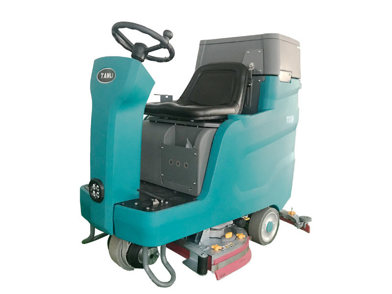 駕駛式洗地機(jī)省時(shí)又省力，值得推薦