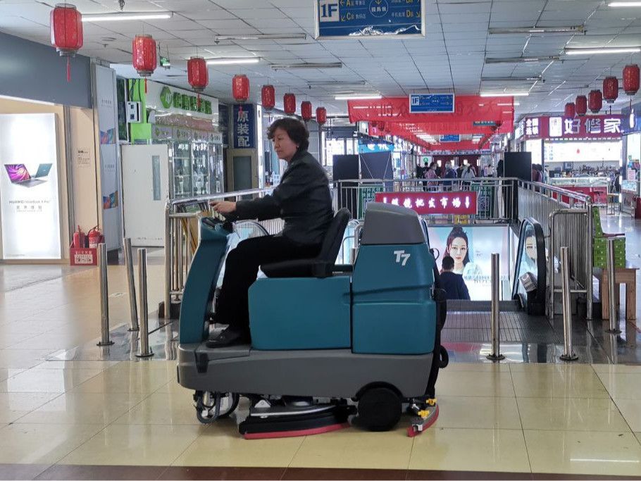 洗地機(jī)價(jià)格不一原因?yàn)楹?？?tīng)我詳細(xì)說(shuō)