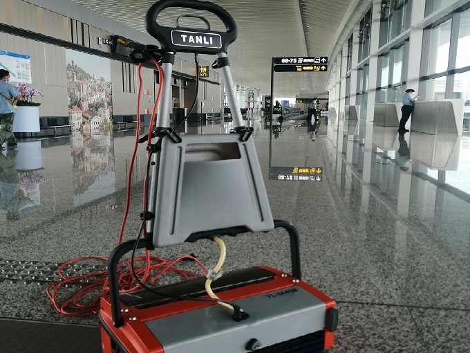 新品！扶梯清洗機(jī)，扶梯清洗好幫手!