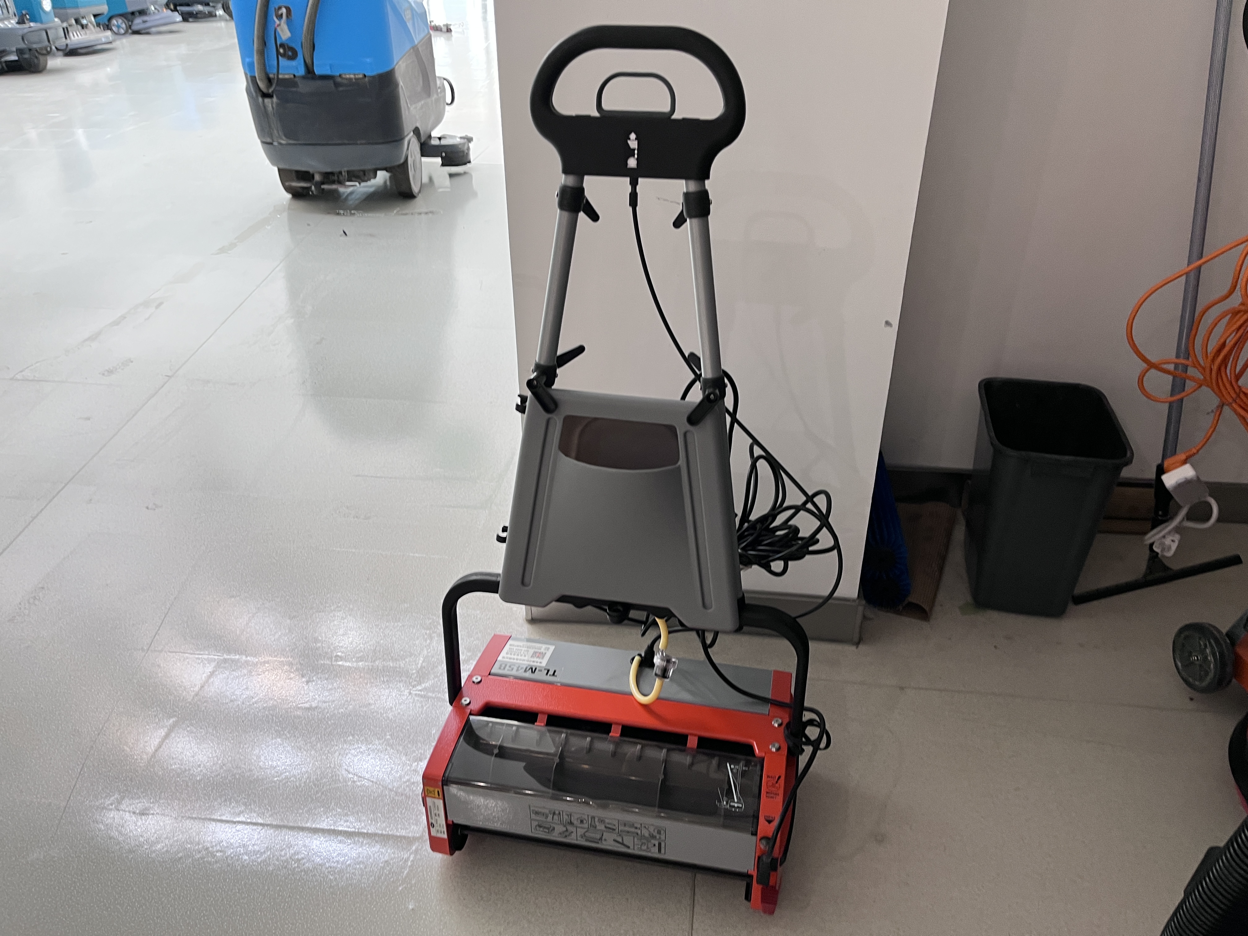 扶梯清洗機(jī)，關(guān)注用戶體驗(yàn)！