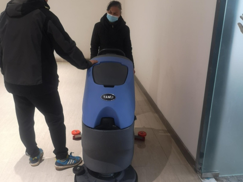 為什么餐廳需要使用洗地機(jī)？