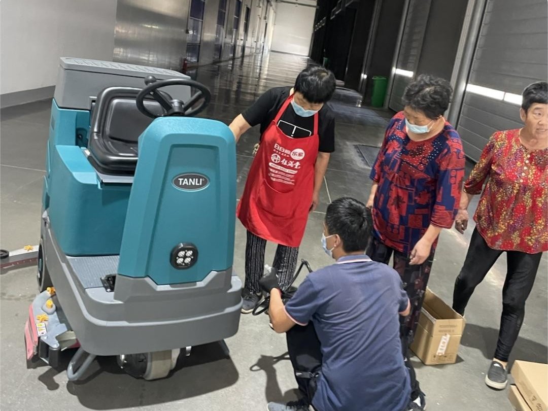 工廠再大都不怕，坦力洗地機讓您坐享清潔