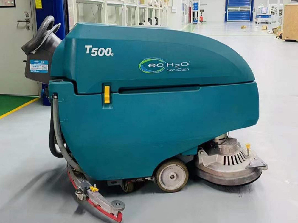 食品廠的商用洗地機(jī)鋰電池手推車(chē)維修保養(yǎng)