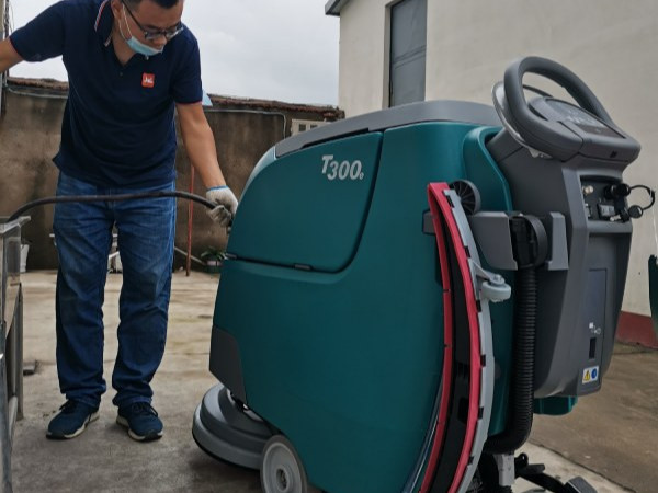 工業(yè)洗地機(jī)和商業(yè)洗地機(jī)有什么不同？