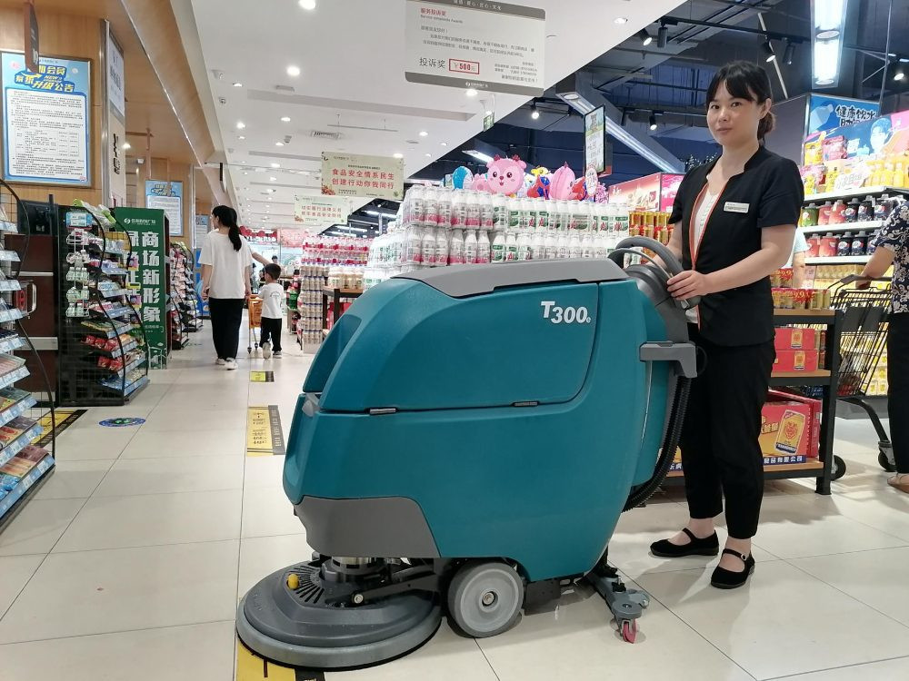 商場清潔，少不了這幾位“功臣”