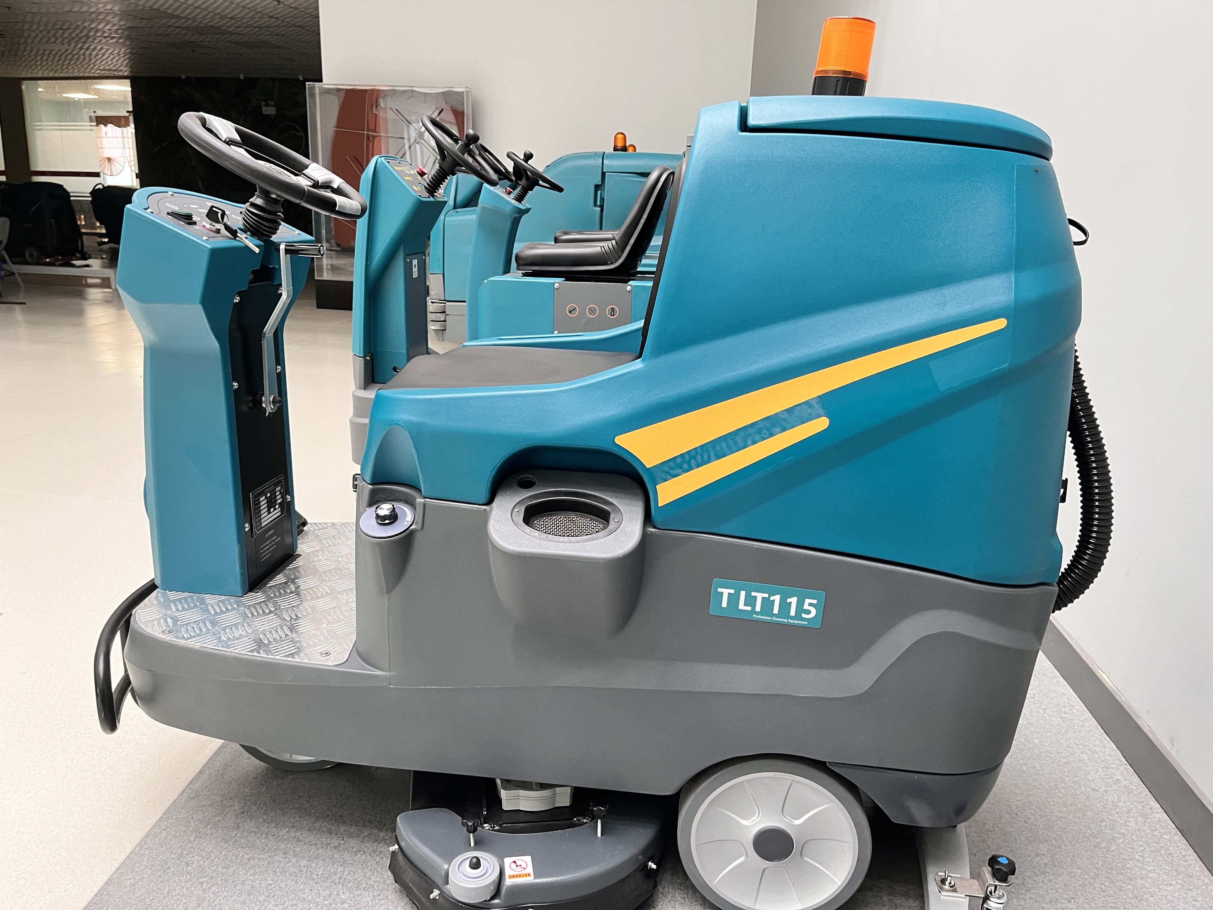 工廠(chǎng)洗地機(jī)，讓您清潔工程毫不費(fèi)力