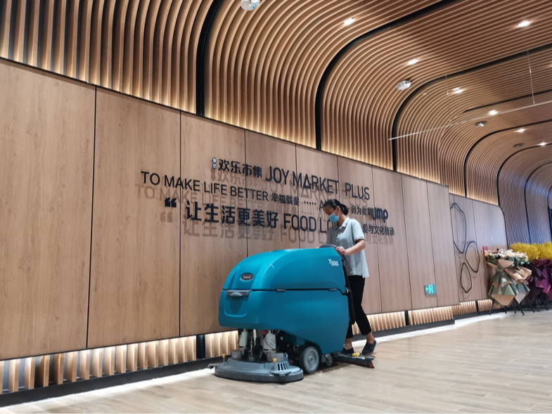 商場(chǎng)應(yīng)該如何選擇洗地機(jī)？